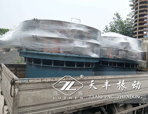 寧夏TS2000振動篩已發(fā)貨,丁經(jīng)理請注意查收！